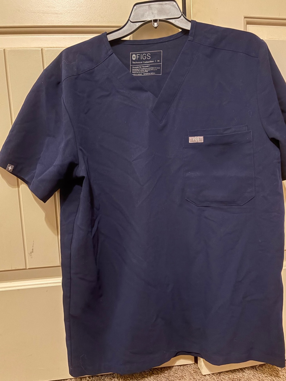 FIGS Men’s Navy Short Sleeve V-Neck Scrub Top